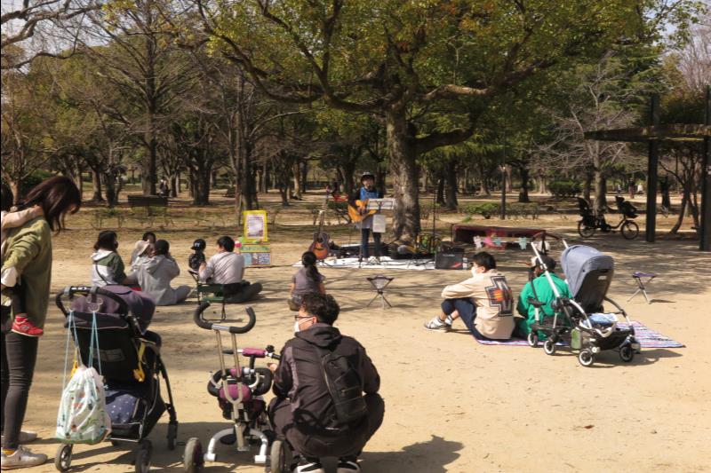 保育園の近くの西武庫公園でわくわくコンサートを実施しました♪