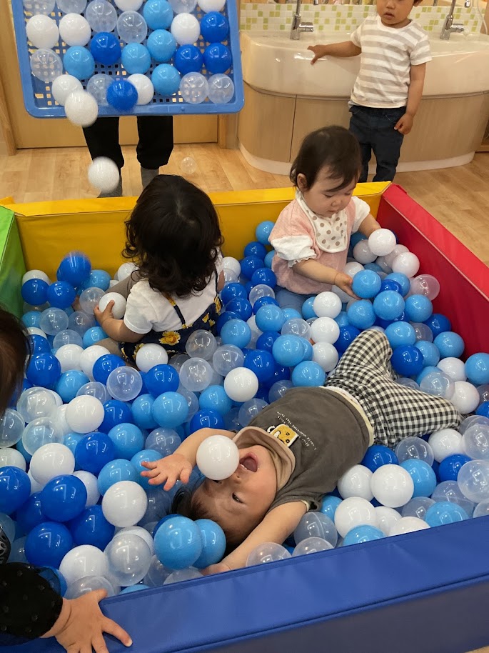 お部屋でボールプール